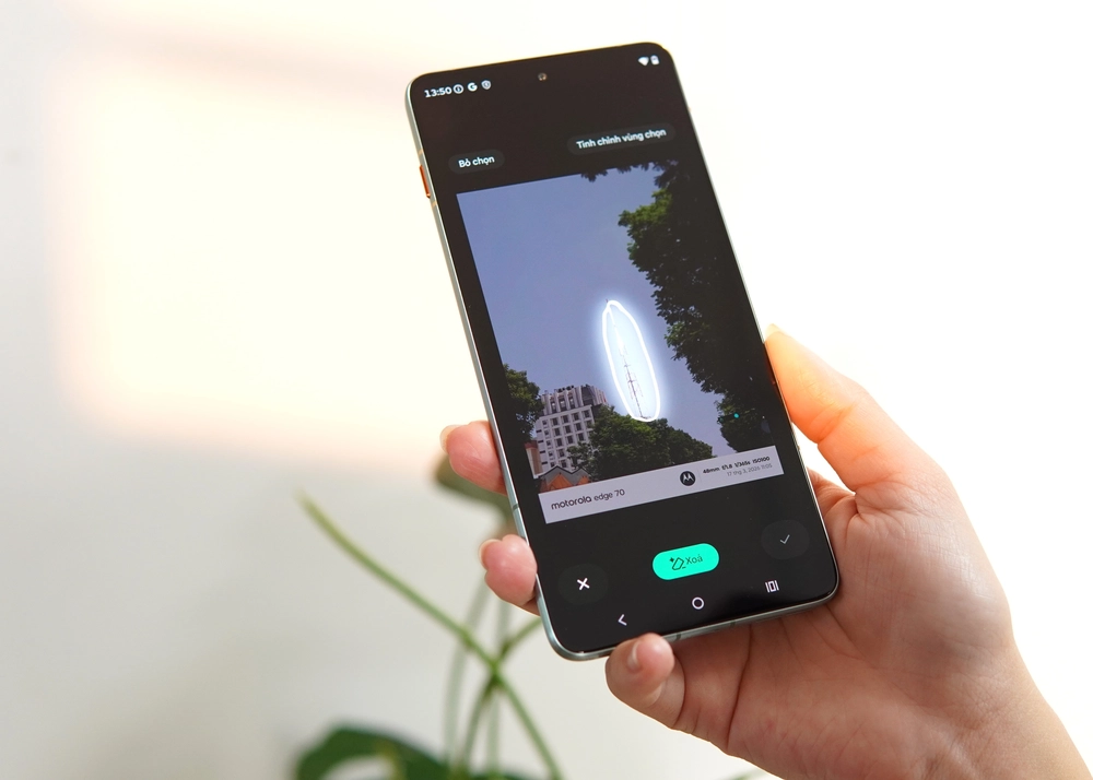 motorola edge 70: Cú tát vào lời nguyền "mong manh dễ vỡ"