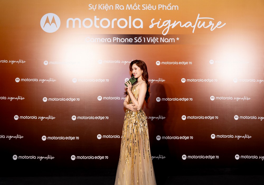 Motorola ra mắt hai smartphone cao cấp mới