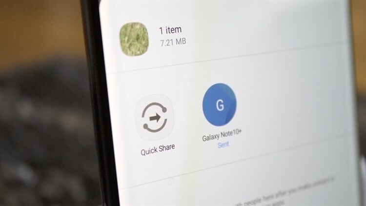 Samsung sắp "bật" tính năng AirDrop trên Galaxy S26