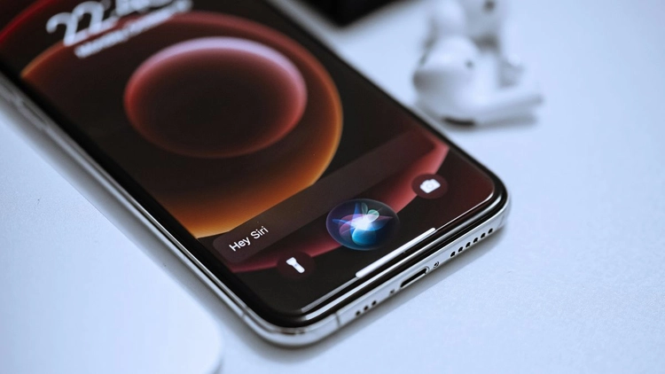 Siri 2.0 "mất hút" trên iOS 26.4, người dùng đợi "dài cổ"