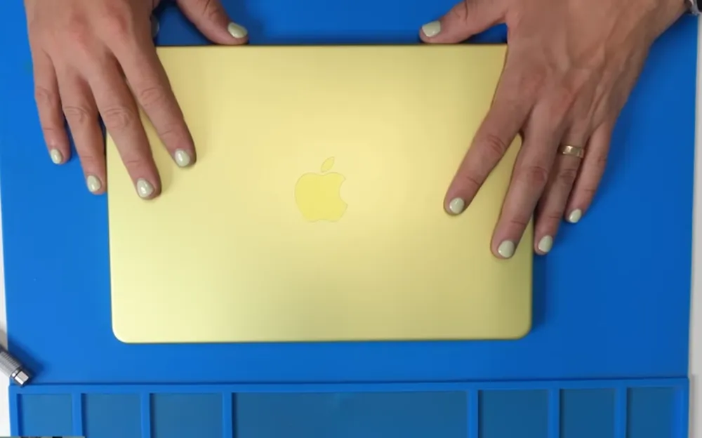 Teardowm MacBook Neo: Thiết kế pin mới gây bất ngờ