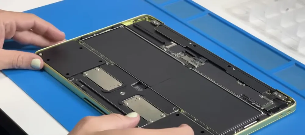 Teardowm MacBook Neo: Thiết kế pin mới gây bất ngờ