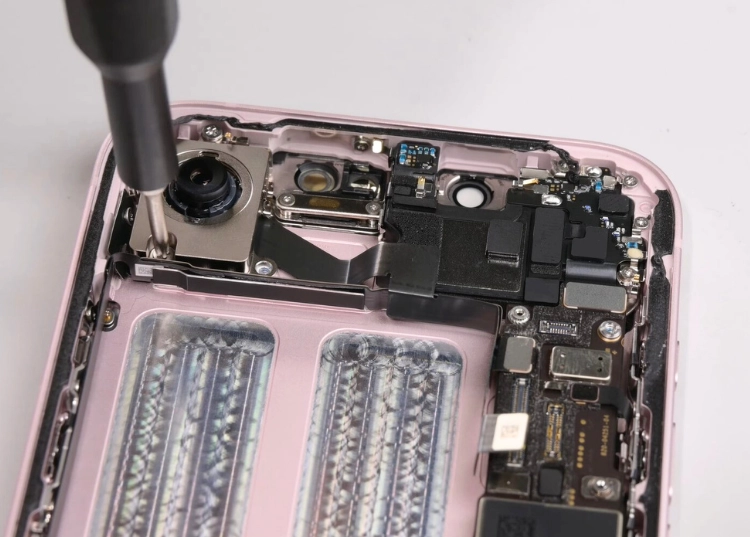 Teardown iPhone 17e: Linh kiện dùng chung 16e?
