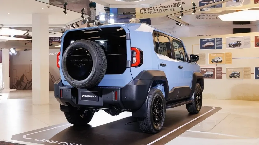 Toyota Land Cruiser FJ 2026: SUV mới, giá “dễ thở” hơn
