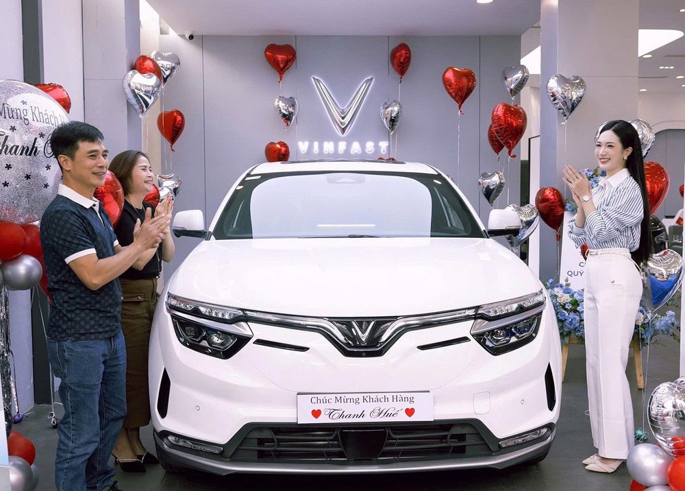 Vingroup hỗ trợ khách hàng trước biến động giá xăng dầu