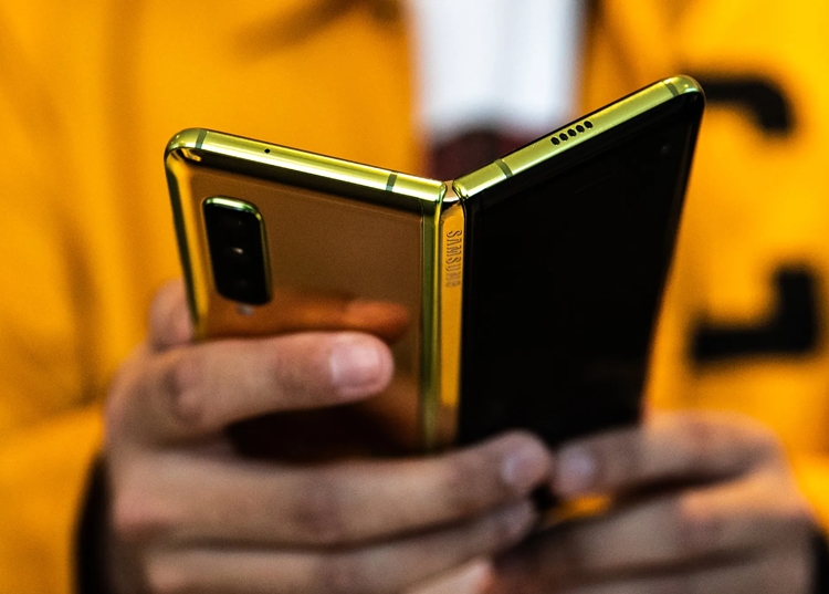 Bí kíp "nhập môn" cho người dùng điện thoại màn hình gập