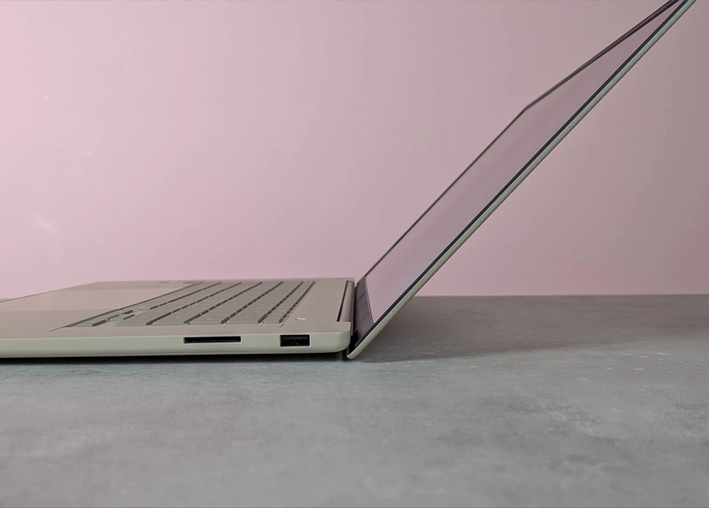 ASUS Zenbook A16: Nhẹ nhưng mạnh mẽ bất ngờ