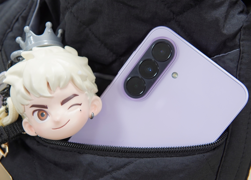 Bí kíp chụp đêm, lên outfit cùng Galaxy A37/57 5G