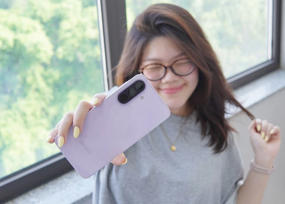 Bí kíp chụp đêm, lên outfit cùng Galaxy A37/57 5G