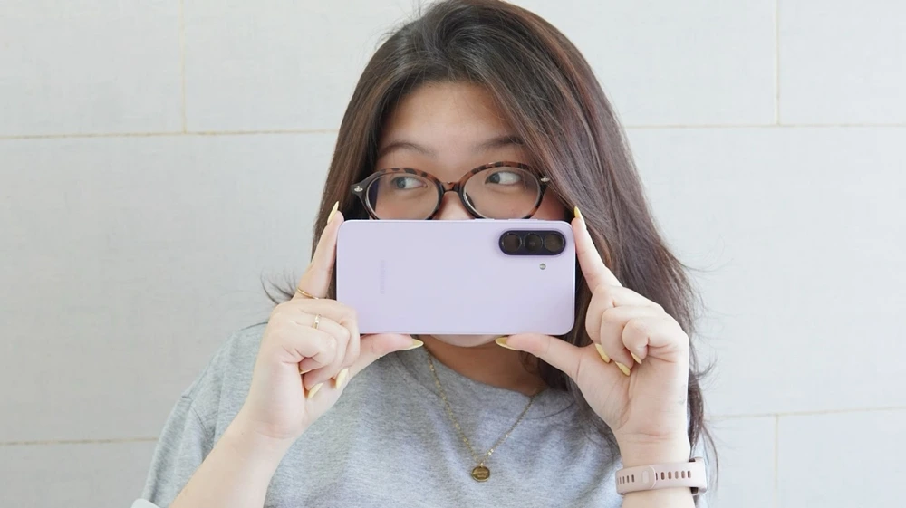 Bí kíp chụp đêm, lên outfit cùng Galaxy A37/57 5G