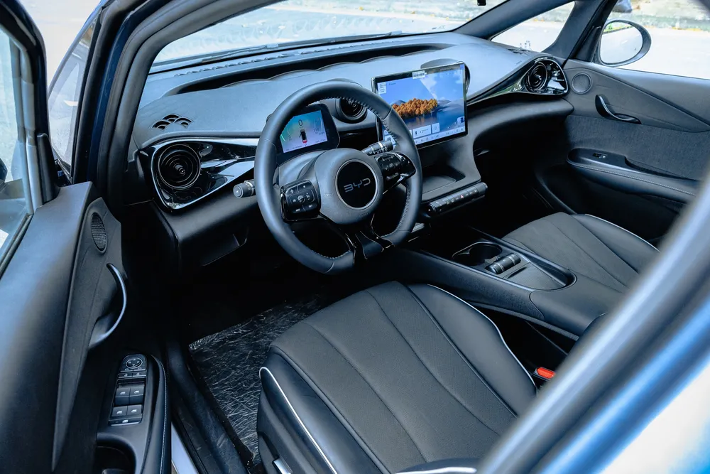 BYD Dolphin 2026 cập bến: chạy hơn 400 km/sạc, pin nổi bật 