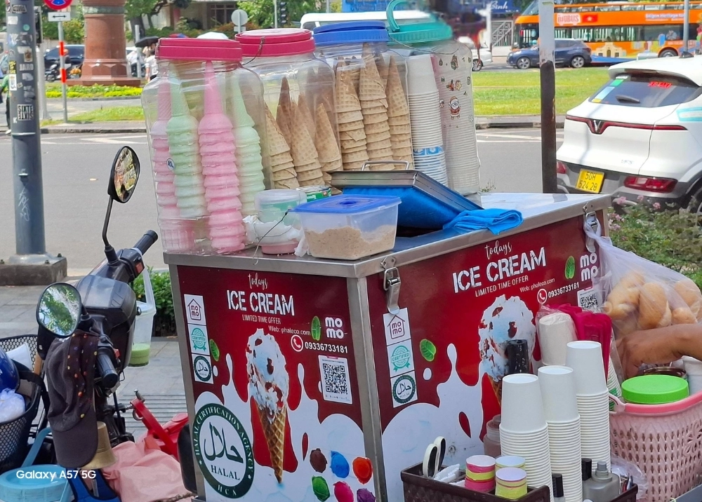 Gác lại âu lo, rủ "cạ cứng" Galaxy A57 | A37 5G bắt Vibe Awesome cực nét giữa Sài Gòn hoài niệm