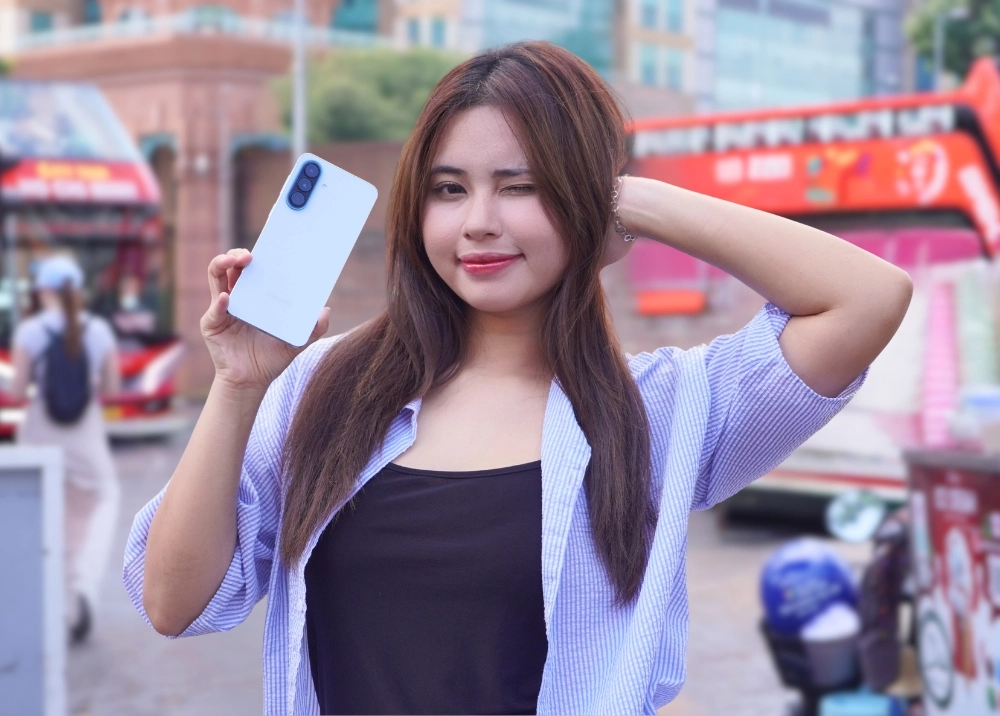 Gác lại âu lo, rủ "cạ cứng" Galaxy A57 | A37 5G bắt Vibe Awesome cực nét giữa Sài Gòn hoài niệm