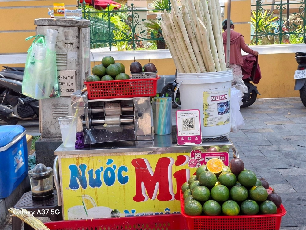 Gác lại âu lo, rủ "cạ cứng" Galaxy A57 | A37 5G bắt Vibe Awesome cực nét giữa Sài Gòn hoài niệm