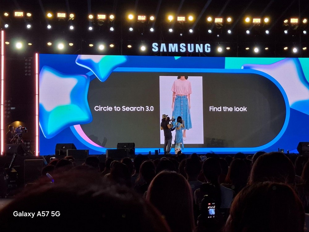 Galaxy A57 5G: "Cạ cứng" đồng hành bắt trọn Vibe Đêm tại Awesome Vibe Station