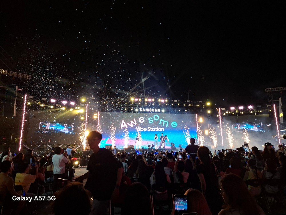 Galaxy A57 5G: "Cạ cứng" đồng hành bắt trọn Vibe Đêm tại Awesome Vibe Station