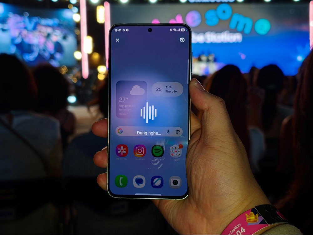 Galaxy A57 5G: "Cạ cứng" đồng hành bắt trọn Vibe Đêm tại Awesome Vibe Station