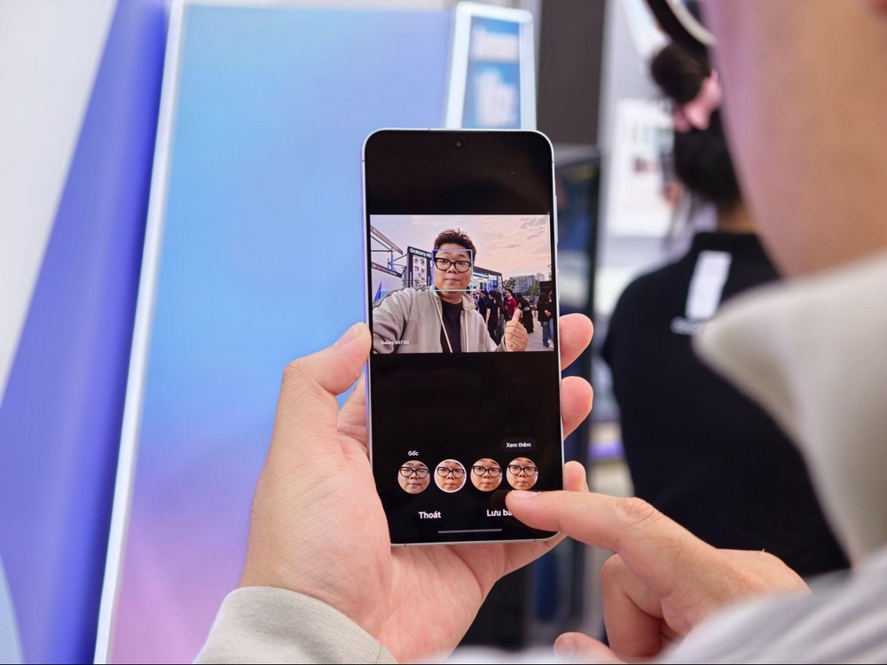 Galaxy A57 5G: "Cạ cứng" đồng hành bắt trọn Vibe Đêm tại Awesome Vibe Station