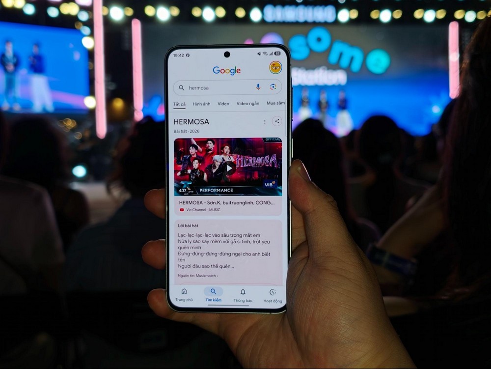 Galaxy A57 5G: "Cạ cứng" đồng hành bắt trọn Vibe Đêm tại Awesome Vibe Station