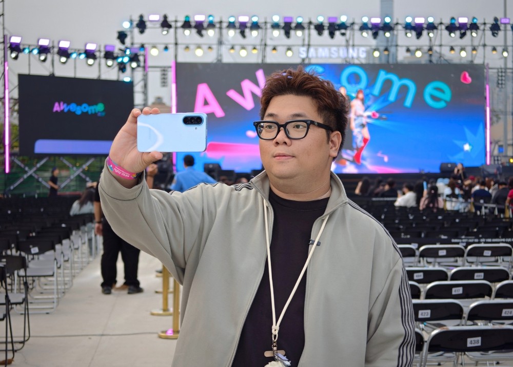 Một đêm "quẩy" đục nước tại Awesome Vibe Station cùng Galaxy A57 5G