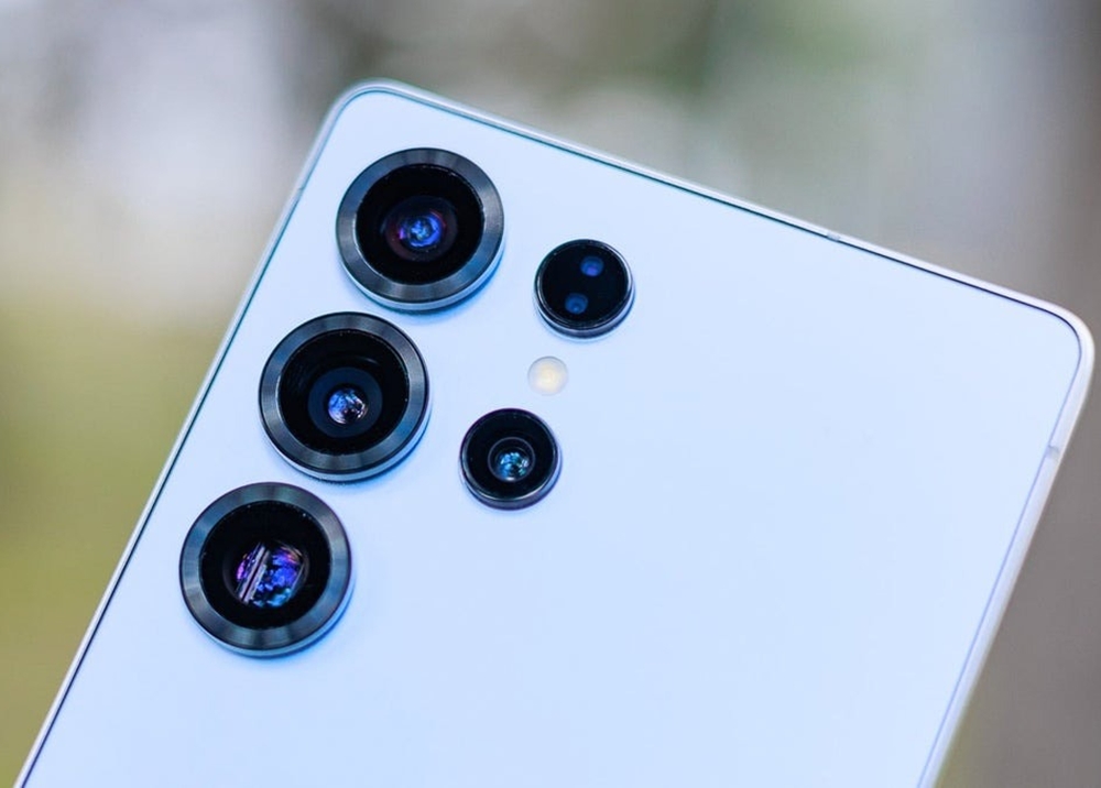 Galaxy S27 giúp Samsung bắt kịp iPhone về một điều