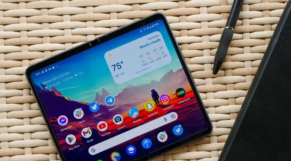 Galaxy Z Wide Fold lộ thiết kế với màn hình siêu rộng