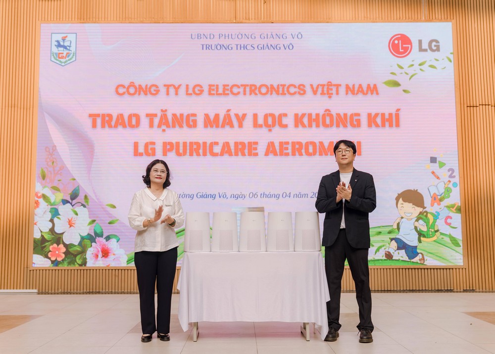 LG trao máy lọc không khí cho trường học Hà Nội