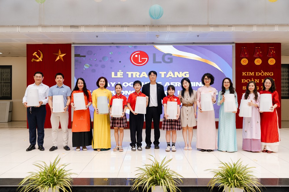 LG trao máy lọc không khí cho trường học Hà Nội