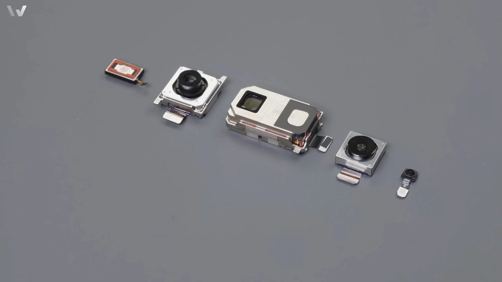 Mổ xẻ vivo X300 Ultra: “Quái vật camera” có gì bên trong?