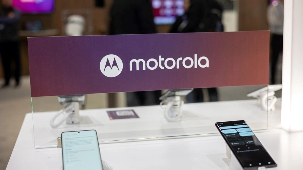 Motorola “đè bẹp” Apple, Samsung về thời lượng pin
