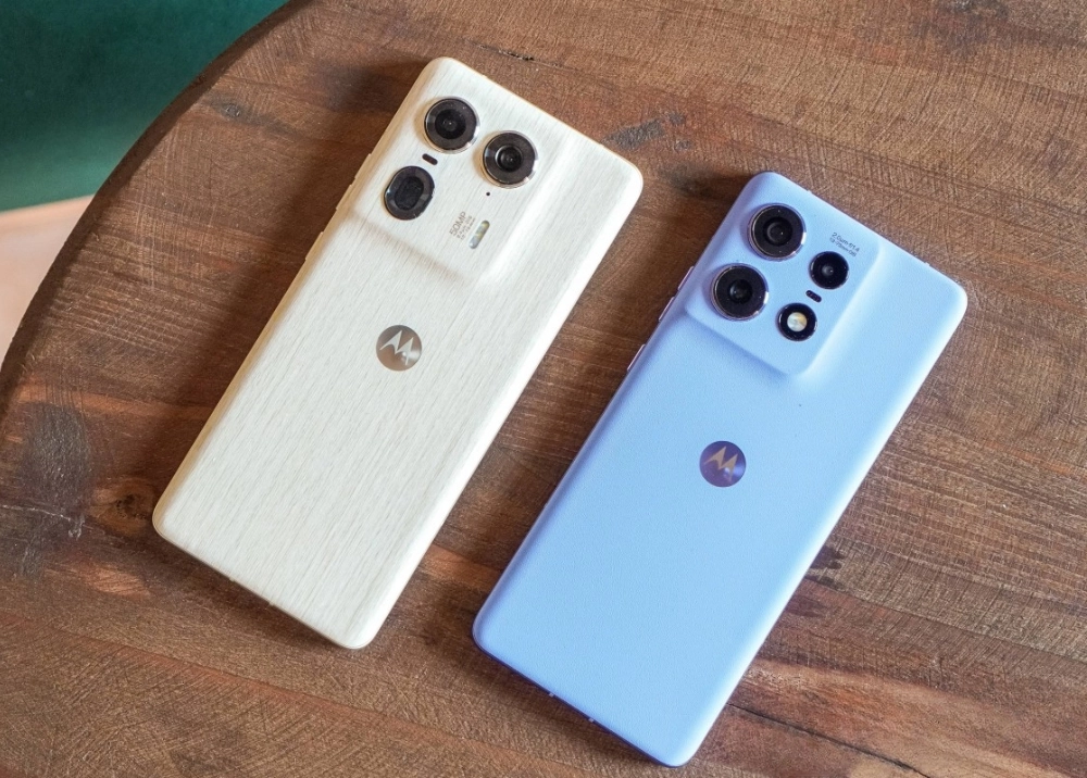 Motorola “đè bẹp” Apple, Samsung về thời lượng pin