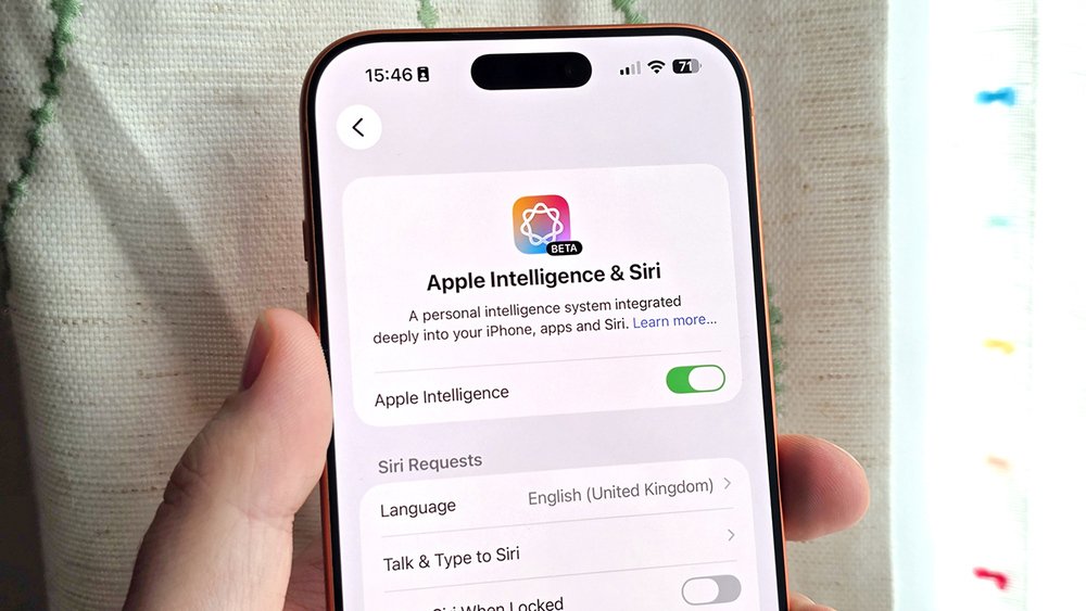 OpenAI "tuyên chiến" iPhone với dòng smartphone AI mới