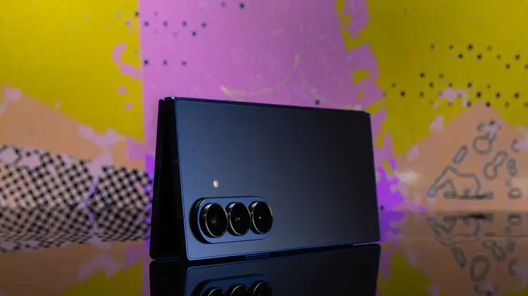 So sánh iPhone Fold với Galaxy Z Fold8