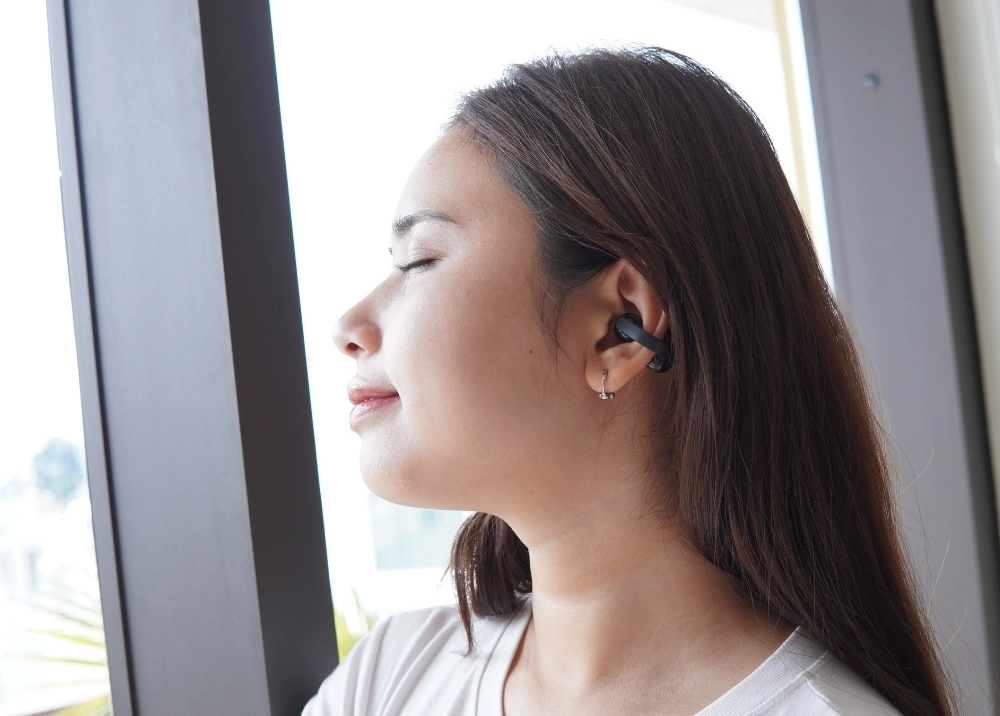 Trải nghiệm nghe không khoảng cách với Sony Clip WF-LC900: Nhạc trong tai, thế giới quanh mình 