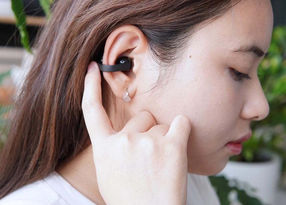 Trải nghiệm nghe không khoảng cách với Sony Clip WF-LC900: Nhạc trong tai, thế giới quanh mình 