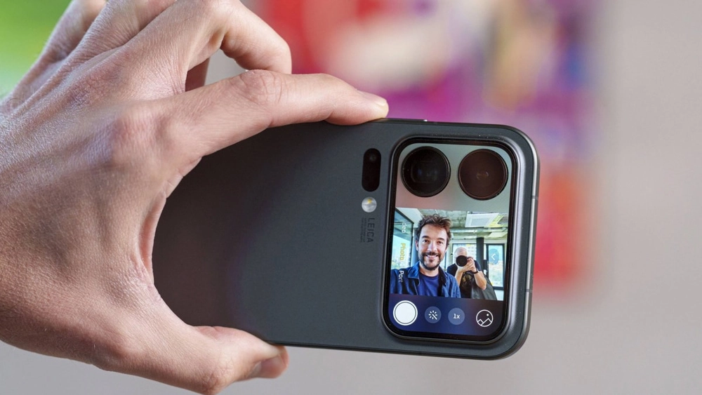 Xiaomi 18 Pro lộ diện màn hình phụ AI, ra mắt vào tháng 9