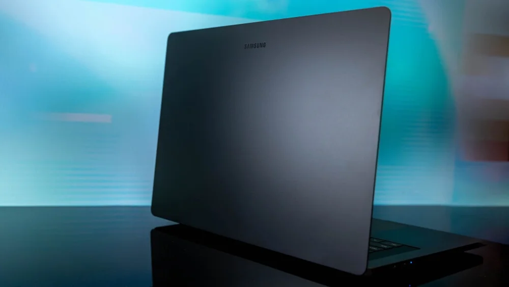 Galaxy Book 6 Ultra: Laptop Windows nhưng mạnh ngang MacBook?