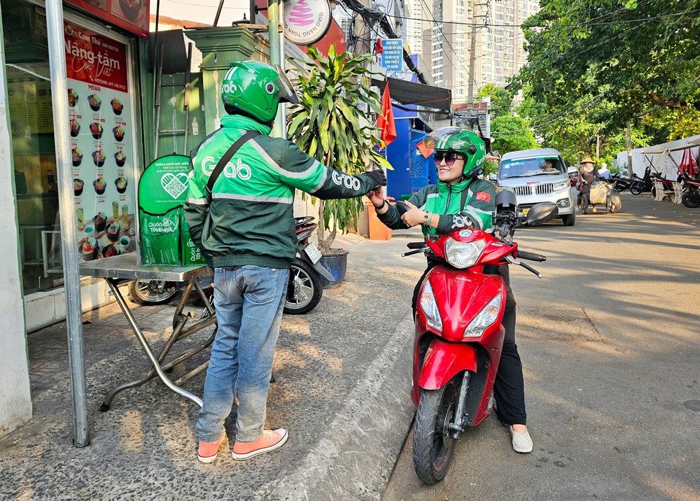 Grab triển khai 1.500 điểm tiếp sức tài xế