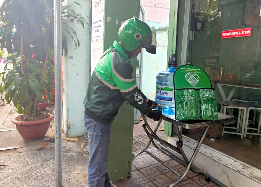 Grab triển khai 1.500 điểm tiếp sức tài xế
