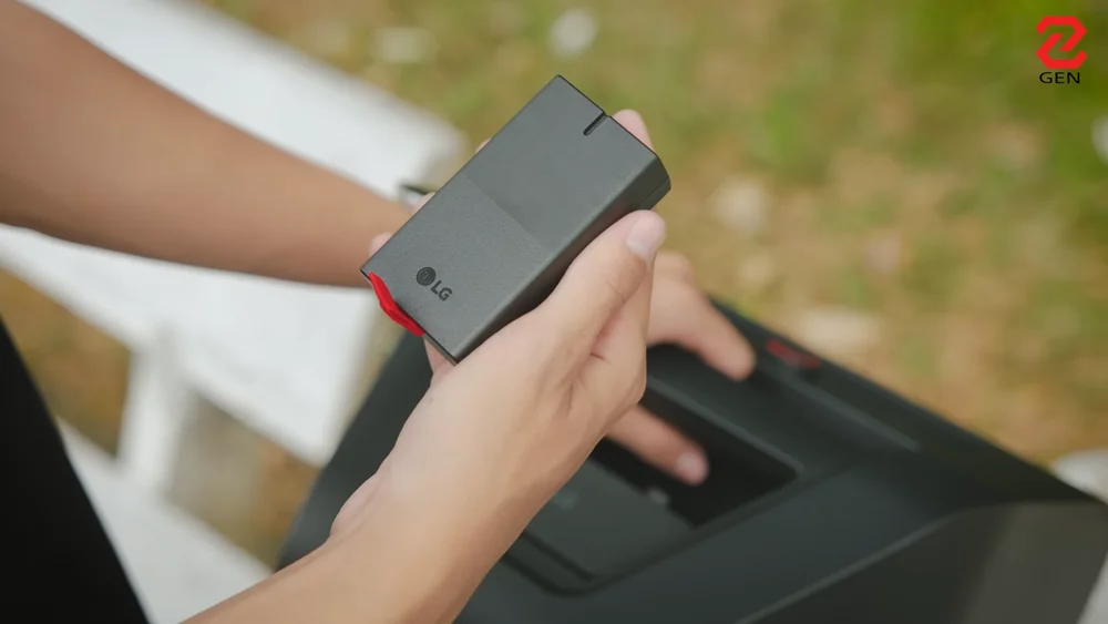 Loa LG XBOOM Stage 301: "Chiến thần" âm thanh dưới 5 triệu có đáng mua?
