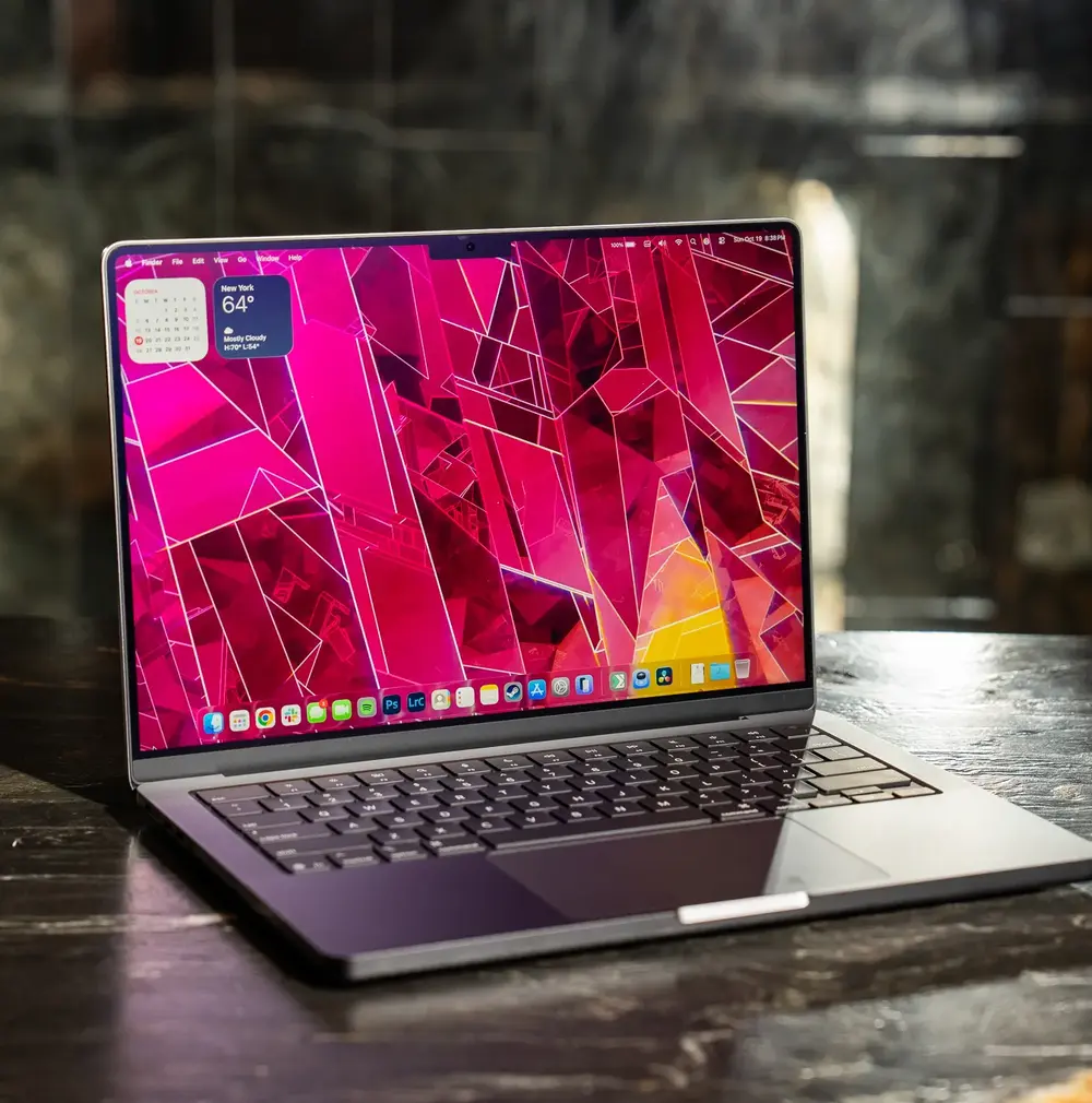So sánh Galaxy Book 6 Ultra với MacBook Pro M5 Max