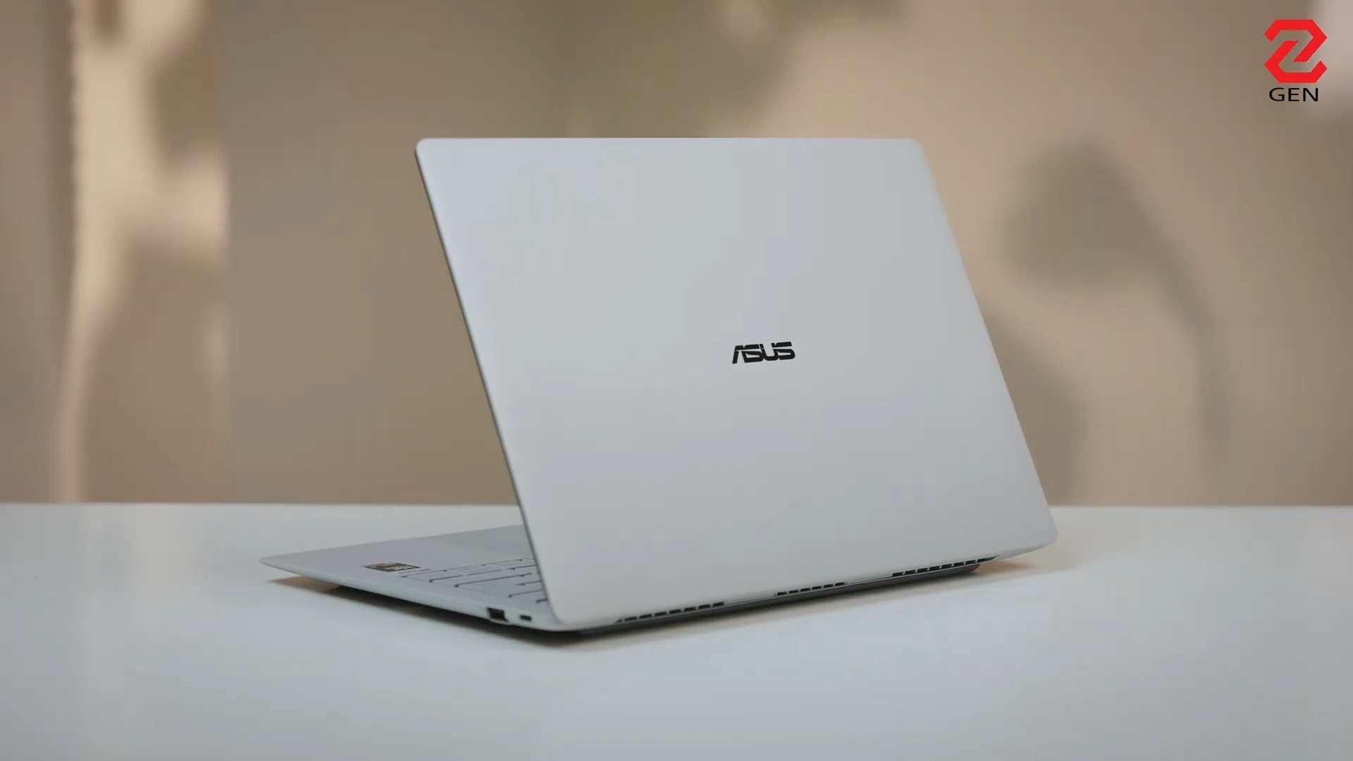 ASUS ExpertBook Ultra: Flagship laptop cho doanh nghiệp