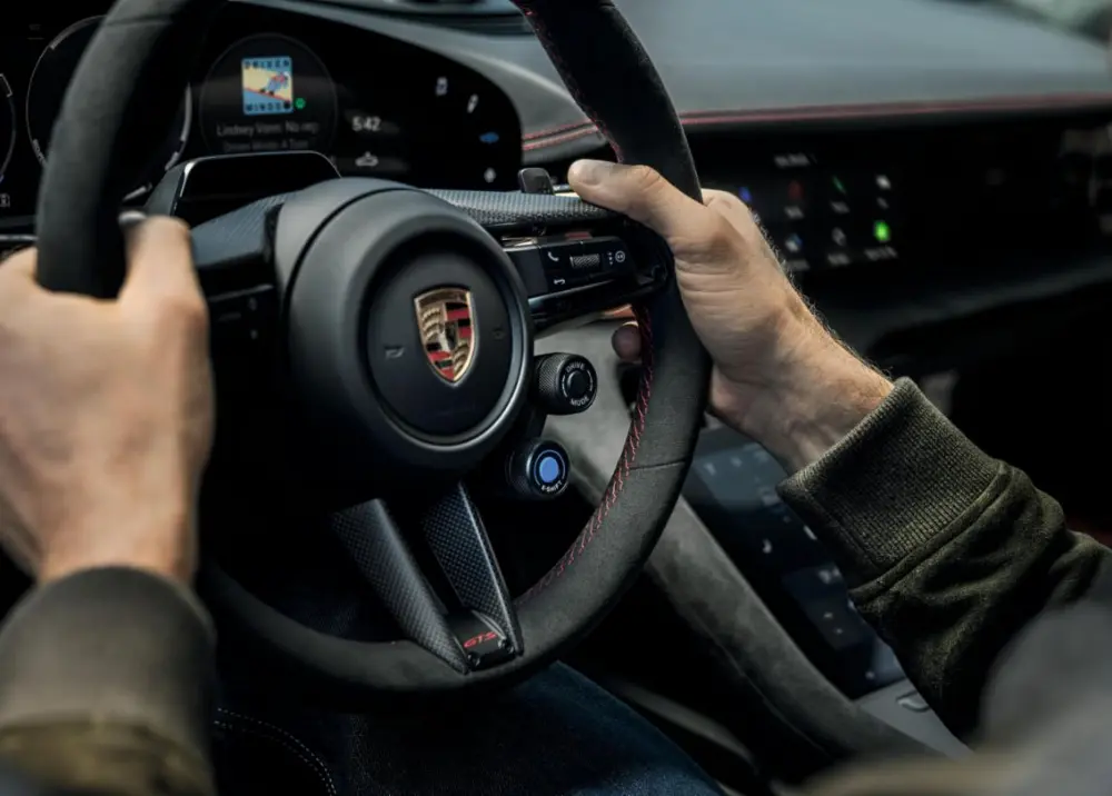 Porsche Taycan 2027 lộ diện với công nghệ E-Shift mới