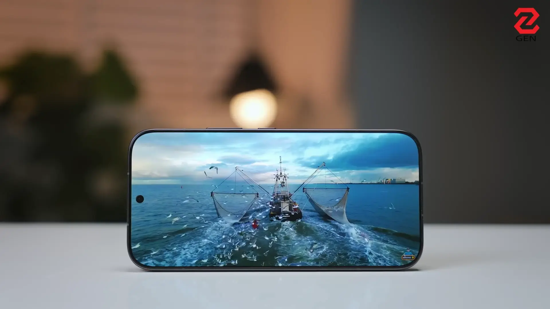 Bỏ logo đi, iPhone 17 "tuổi gì" với HONOR 600?
