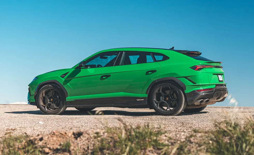 Lamborghini Urus hoàn toàn mới chuẩn bị ra mắt