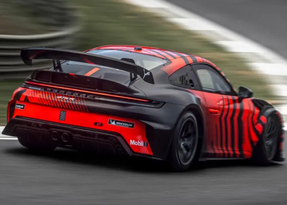 Porsche 911 GT4 R 2027 sắp ra mắt có gì khác biệt?