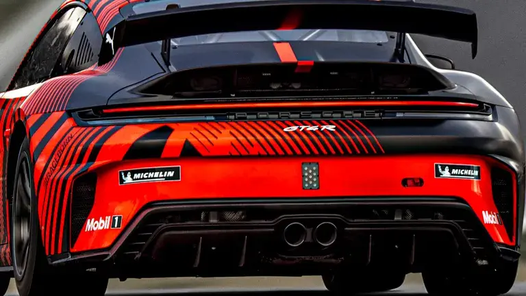 Porsche 911 GT4 R 2027 sắp ra mắt có gì khác biệt?