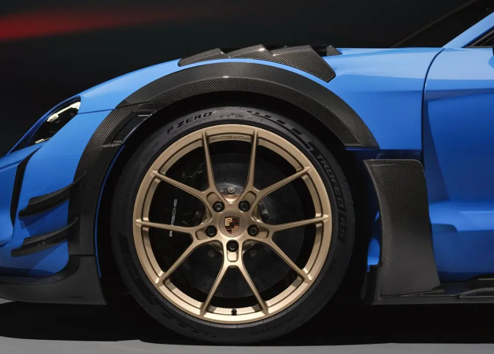 Porsche Taycan 2027 lộ diện với công nghệ E-Shift mới