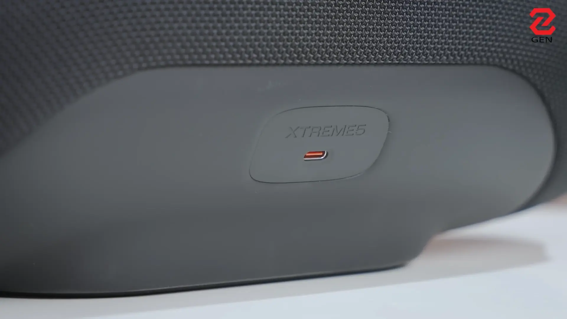 Còn gì "lực" hơn loa JBL Xtreme 5?