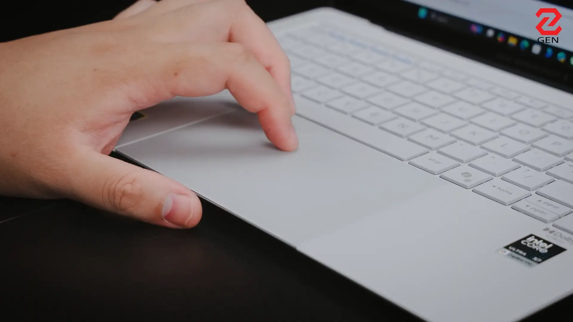 ASUS ExpertBook Ultra: Flagship laptop cho doanh nghiệp